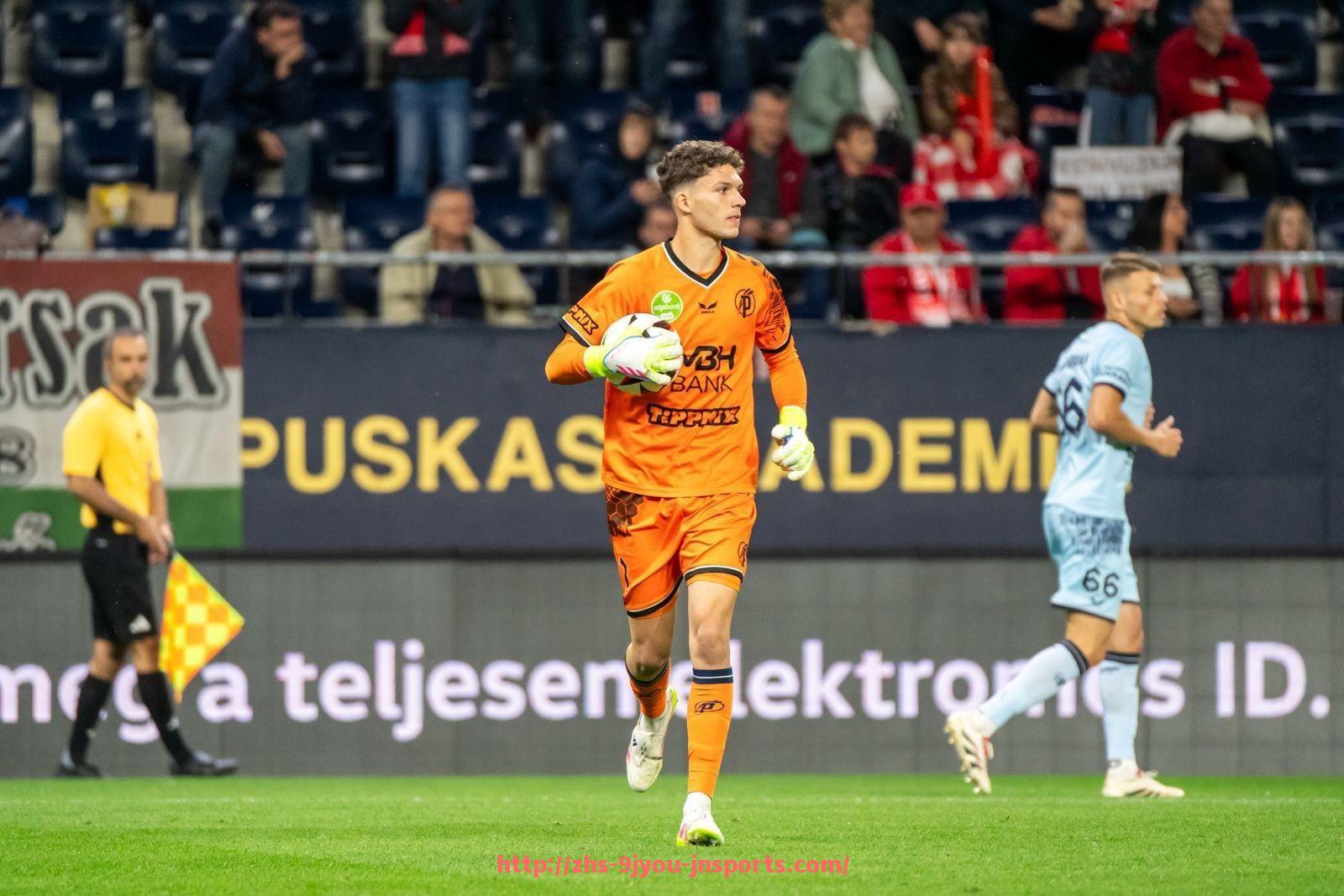 J9九游会登录入口-世俱杯比赛策略深度分析，各队战术部署全景呈现